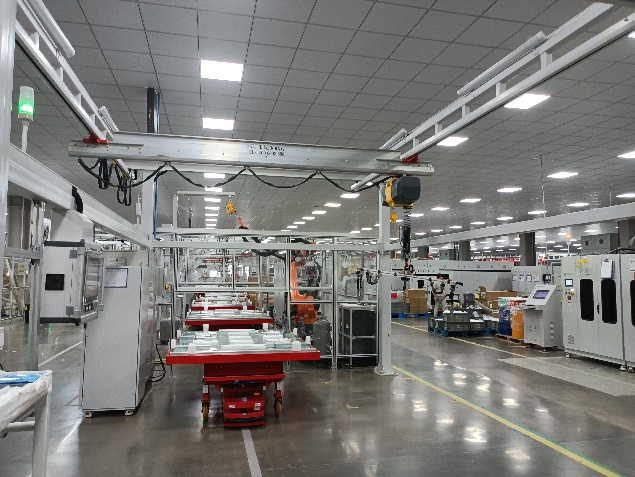 智能(néng)平衡葫蘆助力生(shēng)産SERVO HOIST FLYER